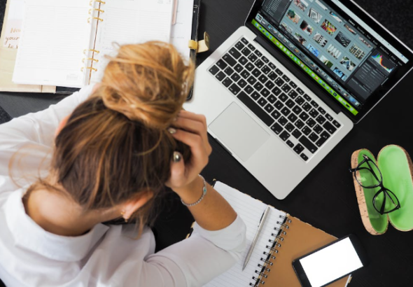 5 Bad Habits In Office.