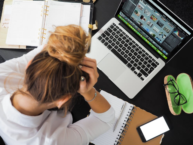 5 Bad Habits In Office.