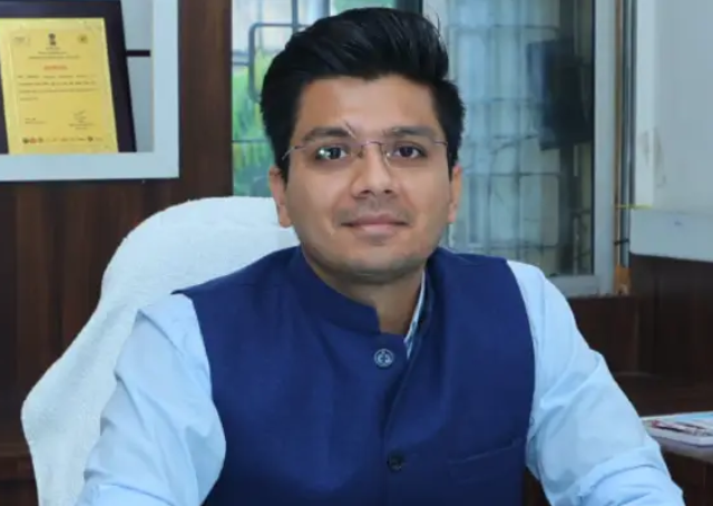 IAS Shubham Gupta